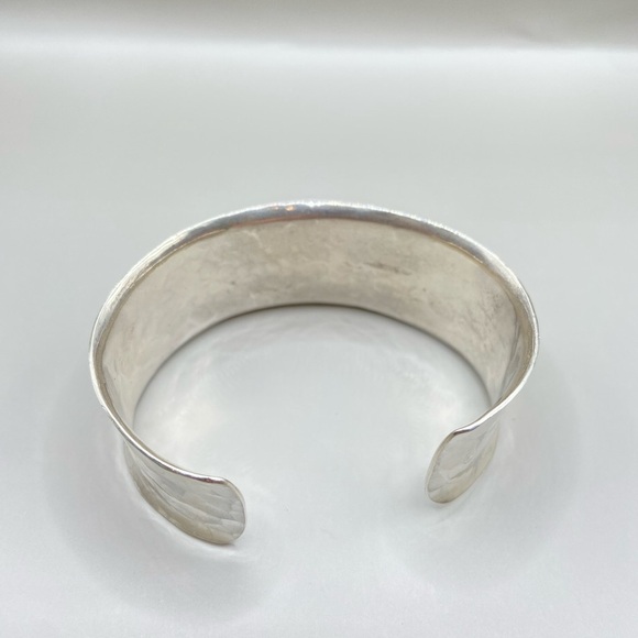 Vintage Silpada Hammered Sterling Silver Pearl Cuff Bracelet - Picture 6 of 8